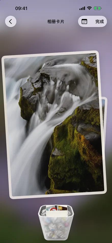 Phote 的相册卡片界面，卡片下方的待清理垃圾桶渐渐装满